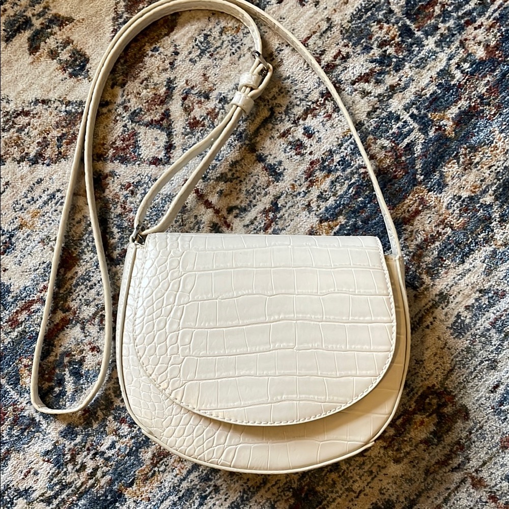 Elegant White Crocodile-Embossed Women's Bag
